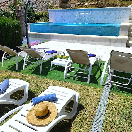 Excellent Recently Renovated In Villa *